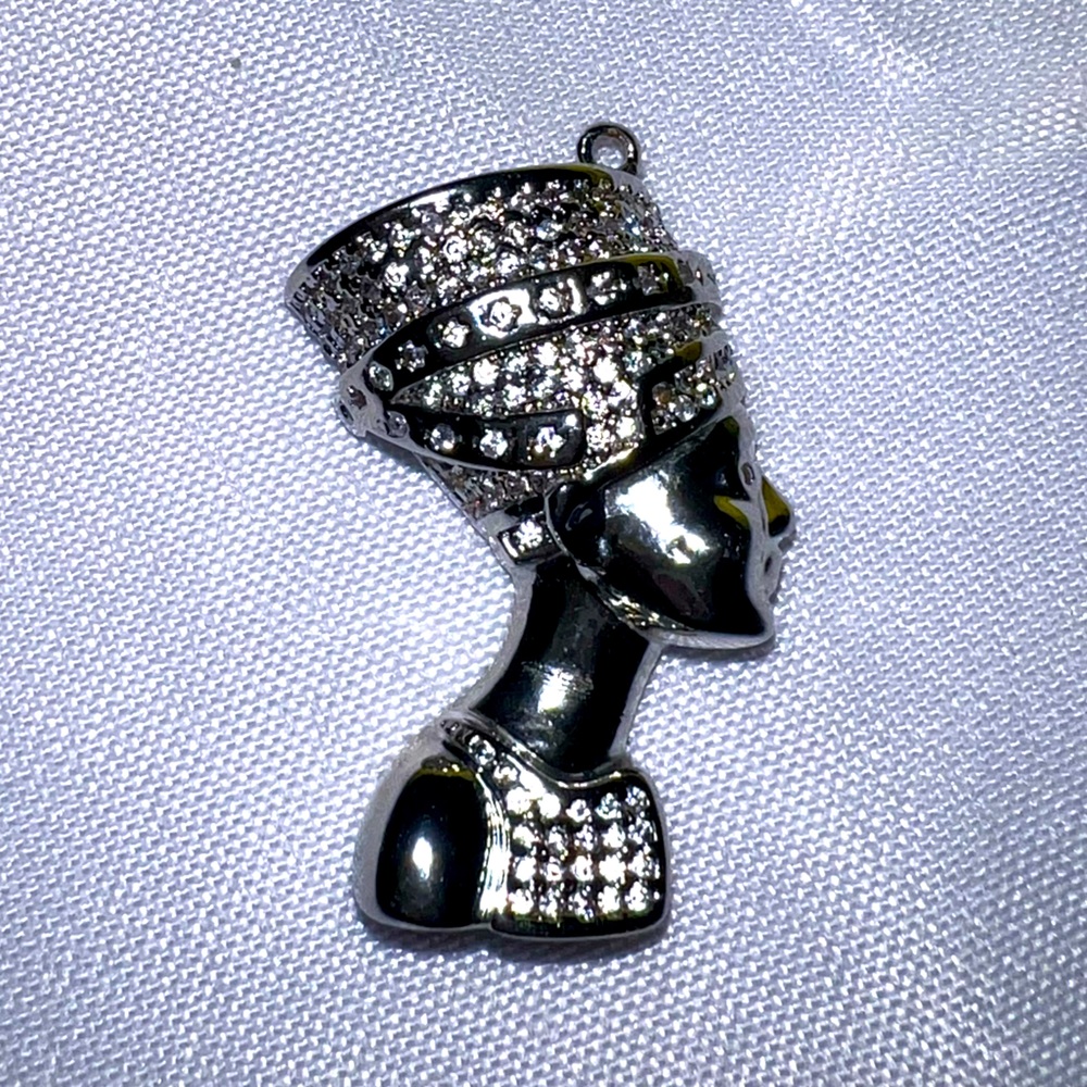 Silver plated Nefertiti pendant w/ crystal. Clasp must be reestablished. 1inch